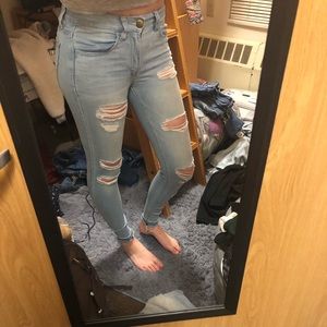 American Eagle light wash ripped skinny jeans